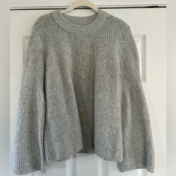 Madewell Sweaters - SOLD🎉MADEWELL BELL SLEEVE GRAY SWEATER S